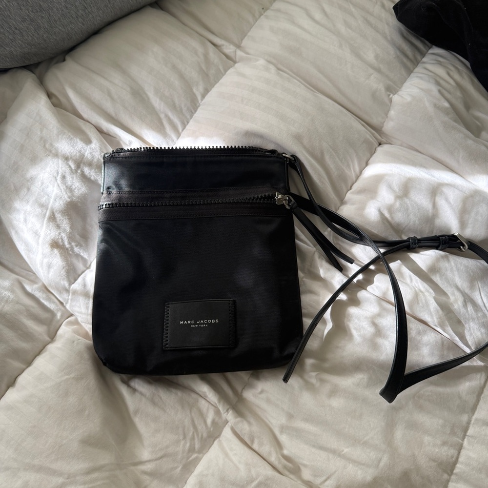 Marc Jacobs Black Crossbody Nylon Zip Bag - Picture 5 of 6